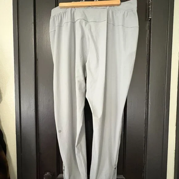 🩳🍋 LIKE NEW ✨ Men's Lululemon Surge Jogger 29" Silver Drop - Picture 4 of 5